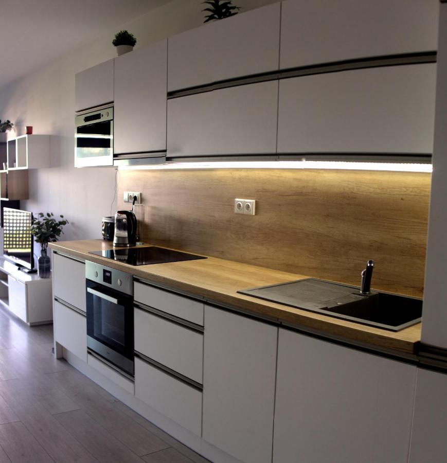 New 1 Bdr, W/Private Parking Bratislava Exterior foto